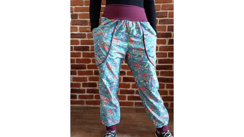 Schniesel Blümchen Pumphose Für Damen " Schniesel.weinrot Blau Blumenblätter Baumwollpumphose Blumen Hose in Gr. 34-46 von Schniesel