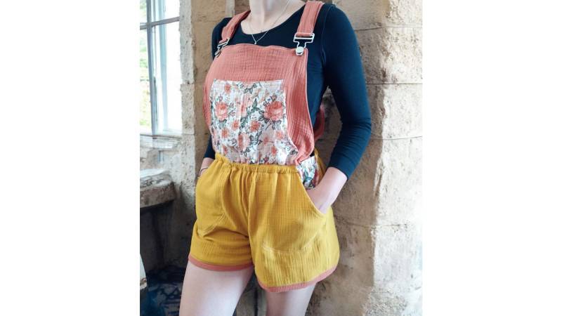 Schniesel Musselin Latzhose Shorts Für Damen "Schniesel.orange Senfgelb Blumen Shorts" Musselinhose in Gelb & Rost Gr - 34-46 von Schniesel