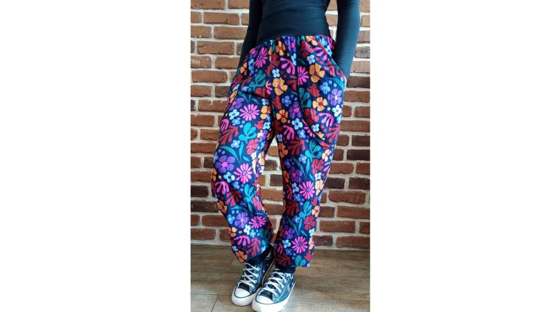Schniesel Musselin Pumphose Für Damen " Schniesel.crazy Flower Musselinpumphose Musselinhose in Bunt Mit Blumen von Schniesel