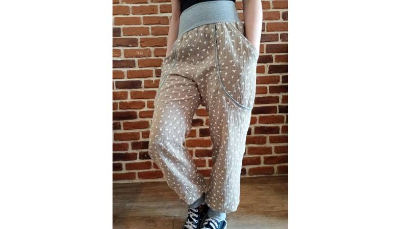 Schniesel Musselin Pumphose " Schniesel.schwalben Beige Grau Musselinpumphose Musselinhose in Beige Mit Schwalben von Schniesel