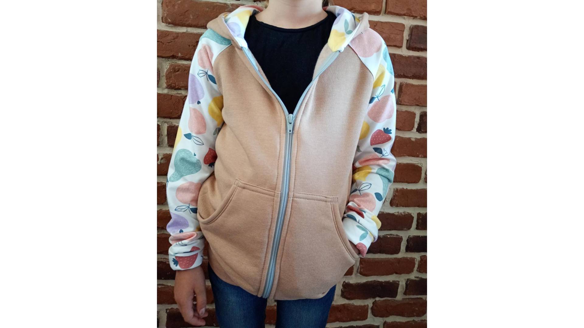 Sweatjacke Für Damen & Kinder "Schniesel.obstsalat Beige Sweatjacke" Gr. 86 - 46 Jacke in Kapuzenjacke von Schniesel