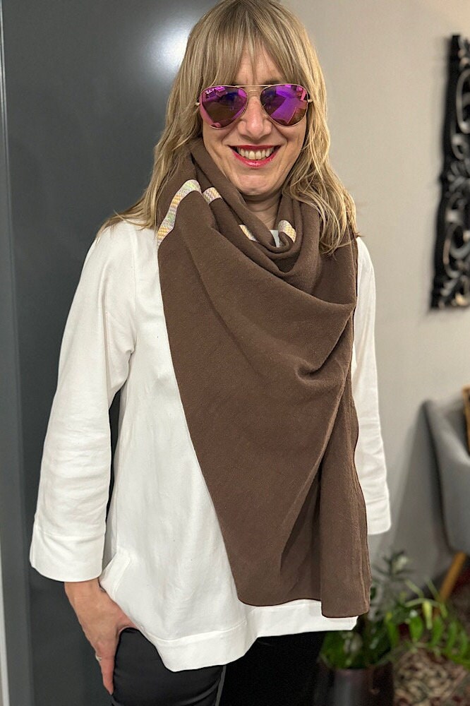 Edles Leinen Designer Xxl Tuch Dunkelbraun Damen Mit Brauner Umrandung Und Fransen, Ethno Band Quadratisch Größe 140 X cm Handgefertigt von Schnittversteherin