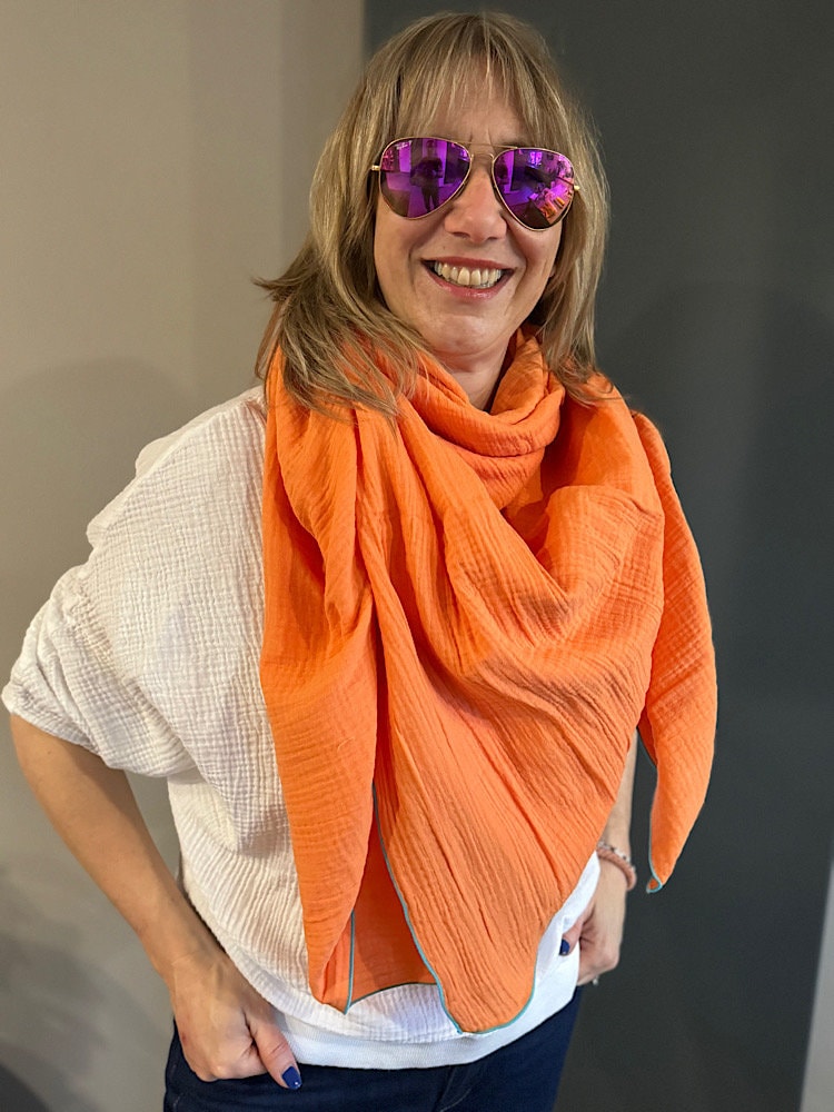 Musselintuch Xxl Damen Und Herren in Blassem Orange Mit Türkiser Umrandung Quadratisch Größe 140 X cm Handgefertigt 100 % Baumwolle Musselintuch Xxl Damen Und Herren in Blassem Orange Mit Türkiser Umrandung Quadratisch Größe 140 X cm Handgefertigt 100 % Baumwolle von Schnittversteherin