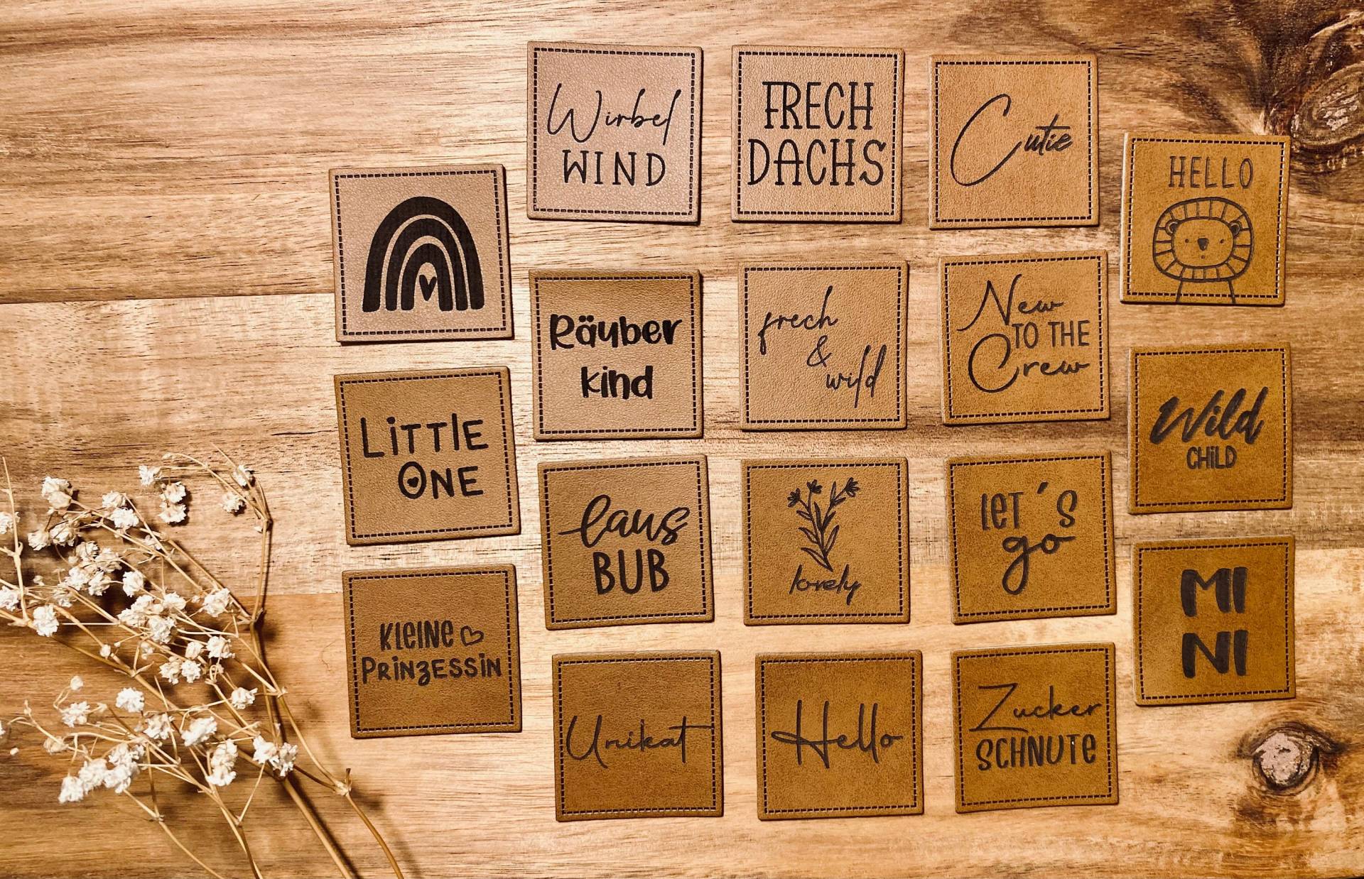 Kunstleder Patches, Aufnäher, Lederlabels #lederlabels #labels #handmade #schnullitraum #patches #aufnäher #beanies #kunstlederlabel #patch von SchnulliTraumSR