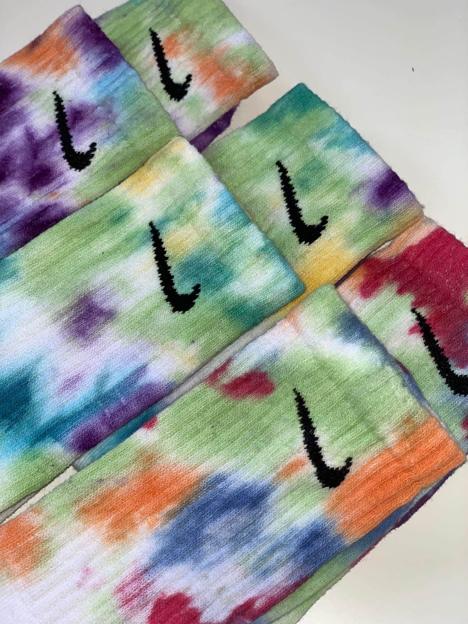 Regenbogen Batik Strümpfe Socken Tie Dye Regenbogen Batik Strümpfe Socken Tie Dye von SchodieSocks