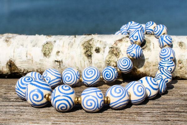 Schönes aus Indochina Halskette aus Keramik mit Spiralmuster von Schönes aus Indochina