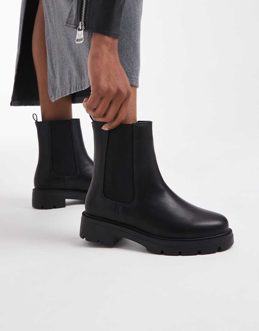 Schuh - Abbie - Chelsea-Stiefel in Schwarz mit dicker Sohle in weiter Passform Schuh - Abbie - Chelsea-Stiefel in Schwarz mit dicker Sohle in weiter Passform von Schuh