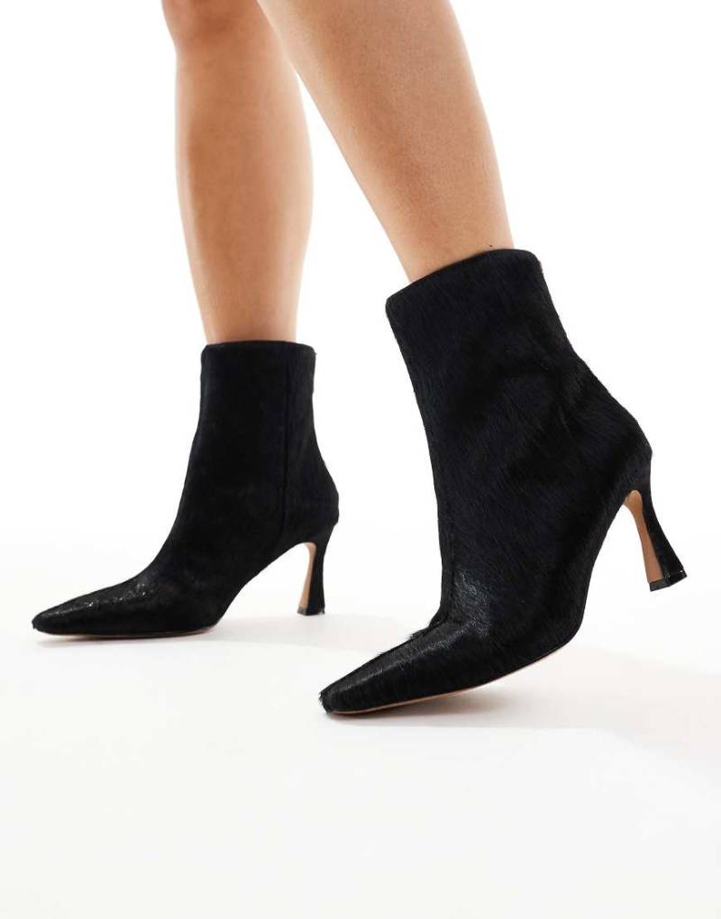 Schuh - Bambi - Ankle-Boots in Schwarz mit mittelhohem Absatz und Felloptik von Schuh