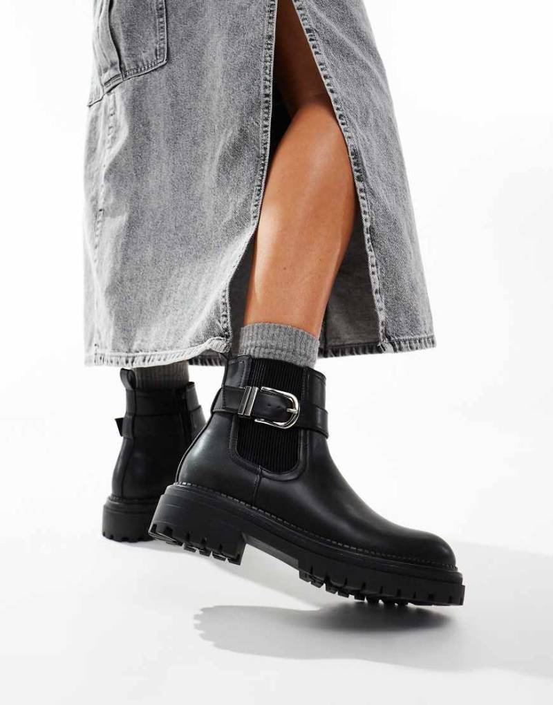 schuh - Amari - Ankle-Boots in Schwarz mit Schnalle und dicker Sohle von Schuh