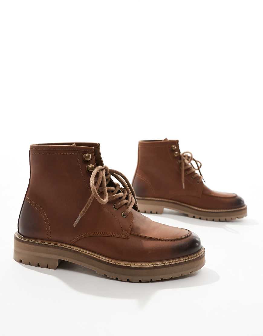 schuh - Django - Chukka-Stiefel aus Nubukleder in Hellbraun von Schuh