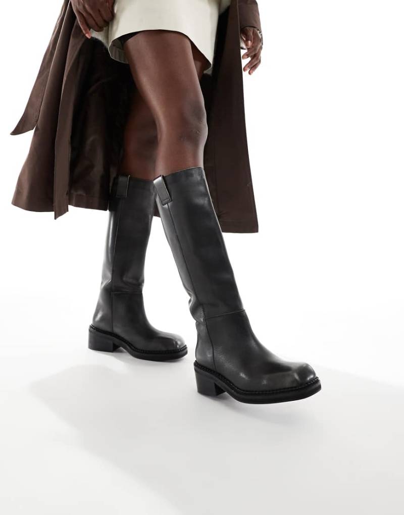 schuh - Doria - Reitstiefel aus Leder in Schwarz mit eckiger Zehenpartie und dicker Sohle von Schuh