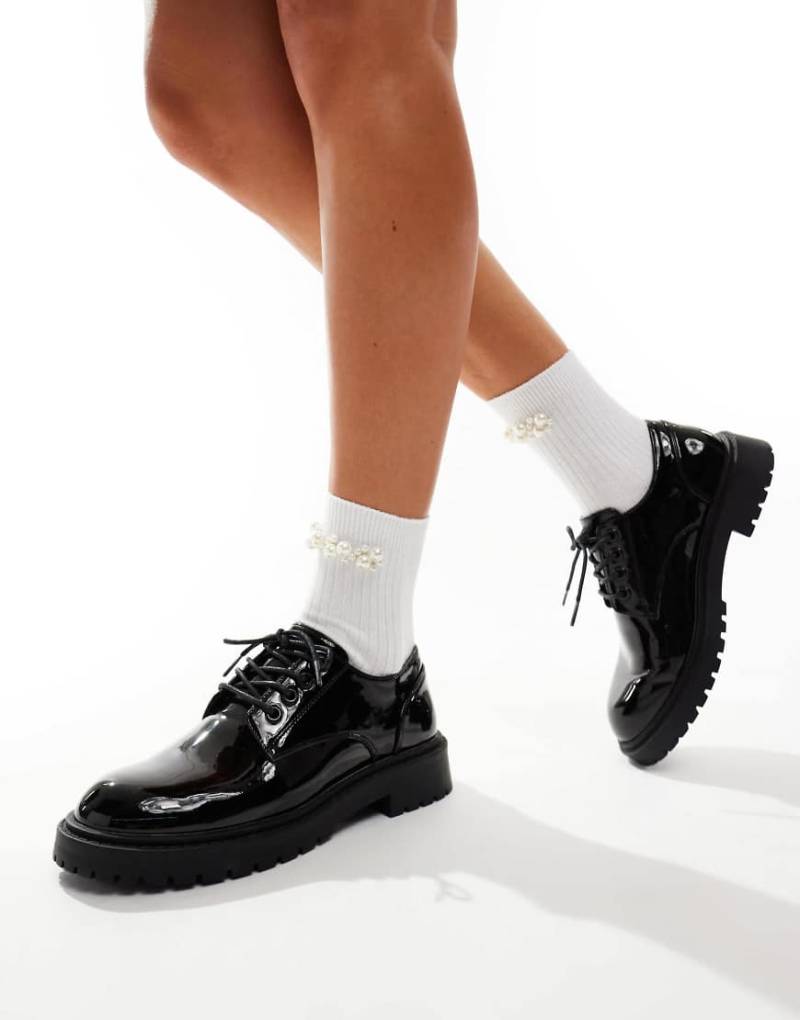 schuh - Logan - Schnürschuhe in schwarzer Lackoptik von Schuh