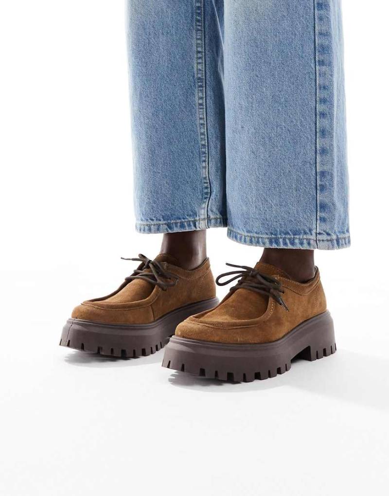 schuh - Lyrica - Schnürschuhe aus hellbraunem Wildleder mit dicker Sohle und Mokassinnaht von Schuh