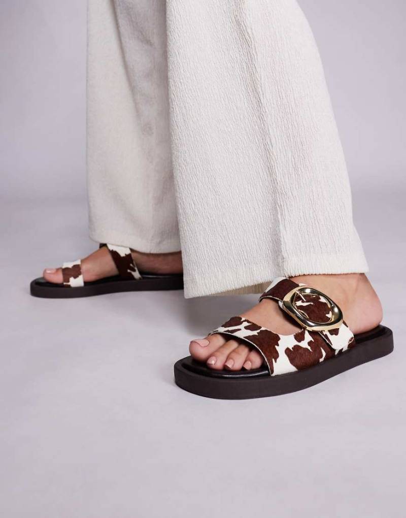 schuh - Tylee - Sandalen mit zwei Schnallen und Kuhmuster-Bunt von Schuh