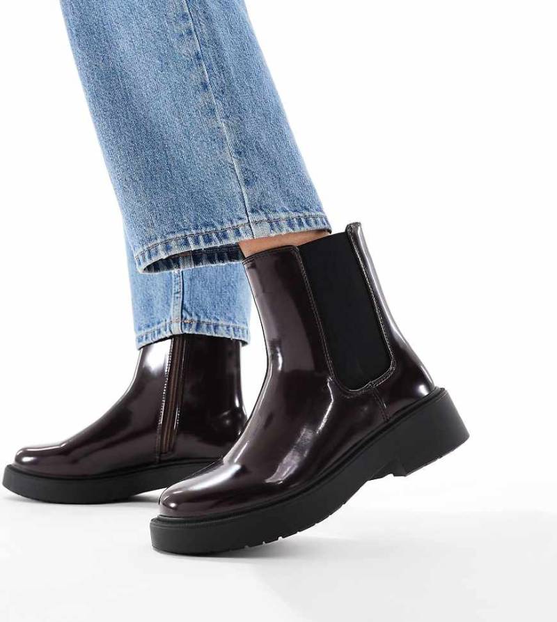 schuh Wide Fit - Amia - Chelsea-Stiefel in Kroko-Burgunderrot mit dicker Sohle von Schuh