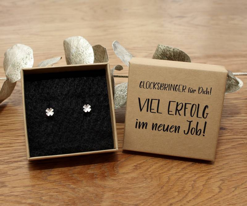 Glücksbringer Kleeblatt Ohrstecker 925 Silber in Hochwertiger Geschenkschachtel Mit Dem Text Viel Erfolg Im Neuen Job von SchutzengelGeschenke