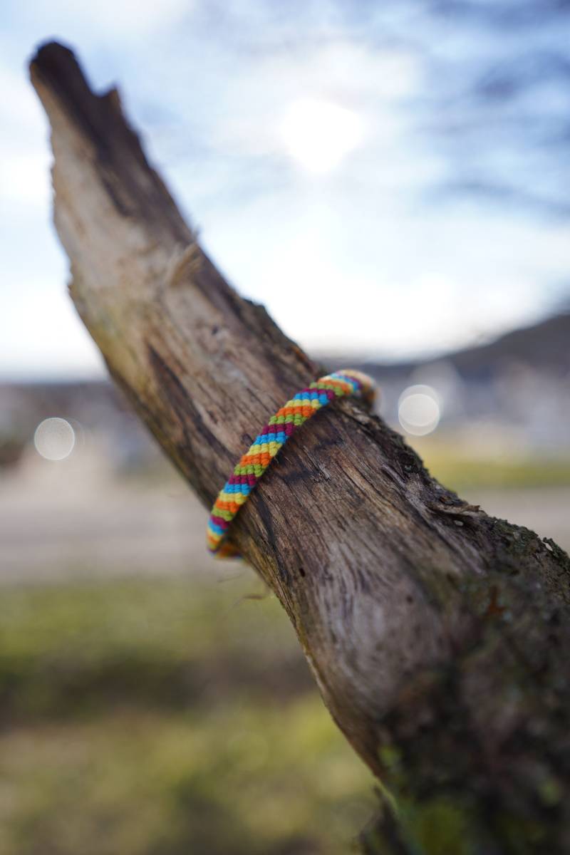 Geknüpftes Armband, Freundschaftsarmband, Bunt, Farbenfroh, Happy, Happy von Schwabentraum