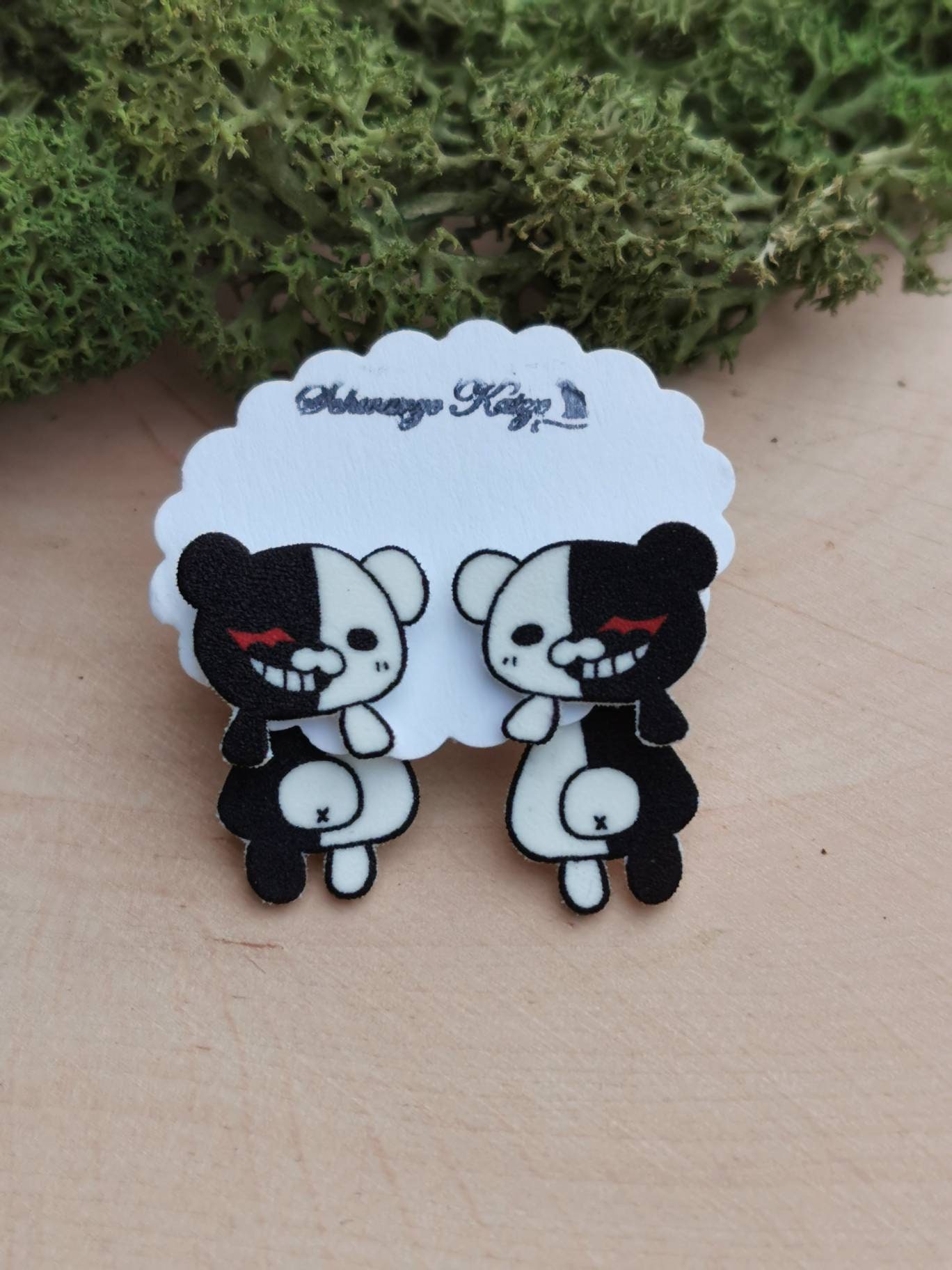 Monokuma Bär, Danganronpa Inspirierte Ohrstecker Monokuma Bär, Danganronpa Inspirierte Ohrstecker von SchwarzeKatzejewelry