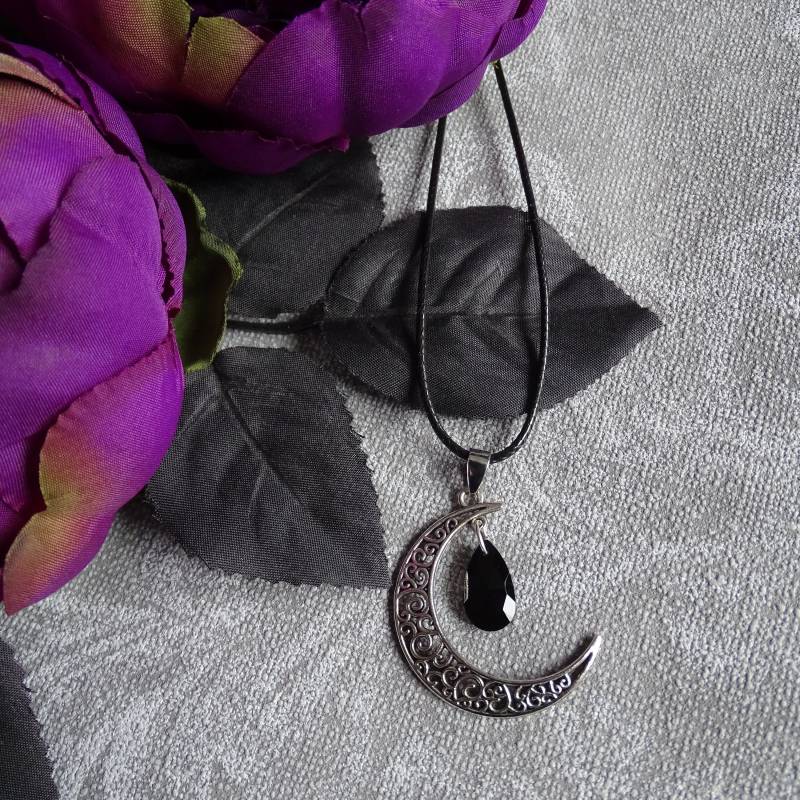 Schwarze Halskette Mit Mond-Anhänger in Der Farbe Antik-Silber Schwarzem Glaskristall, Gothic Schmuck, Halbmond, Mondsichel von Schwarzthanne