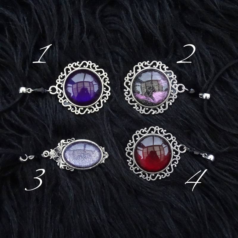 Schwarze Kette Mit Glasstein in Rot, Violett, Lila Oder Pink Rosa, Anhänger Antik-Silber Schwarzem Glas Cabochon, Gothic Schmuck von Schwarzthanne