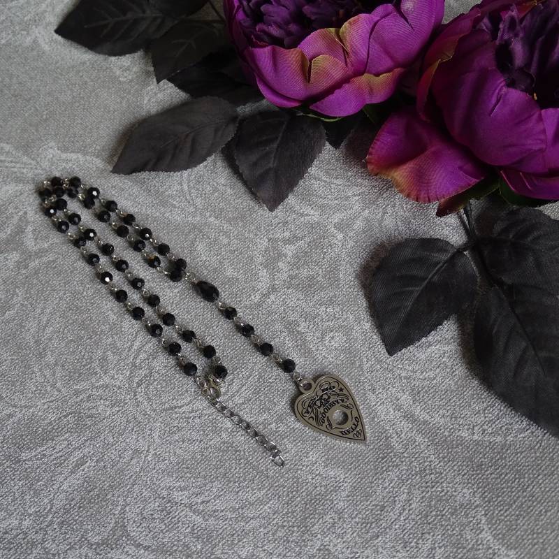 Schwarze Perlenkette Mit Ouija Planchette Aus Edelstahl, Facettierte Glasperlen, Gothic Halskette, Rosenkranz, Geisterbeschwörung von Schwarzthanne