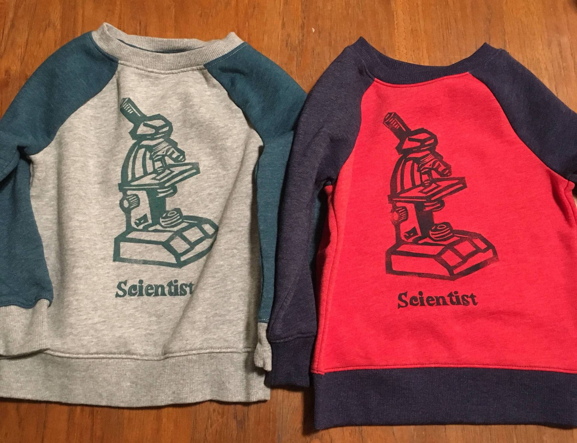 Mikroskop Wissenschaftler Sweatshirt in Kleinkind Größen Mikroskop Wissenschaftler Sweatshirt in Kleinkind Größen von ScienceBee
