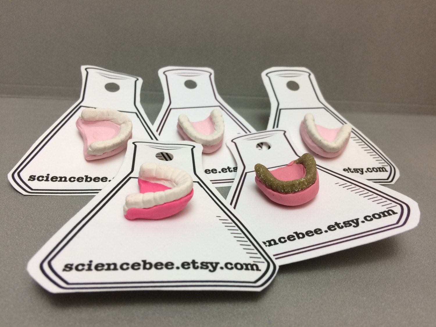 Satz Von Zahnersatz Pin Zahnzähne Geschenk Für Zahnarzt Hygenist Satz Von Zahnersatz Pin Zahnzähne Geschenk Für Zahnarzt Hygenist von ScienceBee