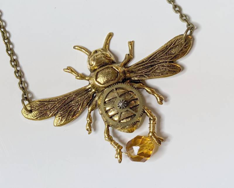 Beschäftigt Bienenhüter Tochter - Steampunk Hardware Bumble Bee Halskette Beschäftigt Bienenhüter Tochter - Steampunk Hardware Bumble Bee Halskette von ScienceKitty