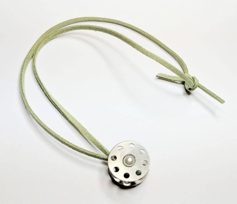 Vintage Spule, Pearl Und Wildleder Halskette von ScienceKitty