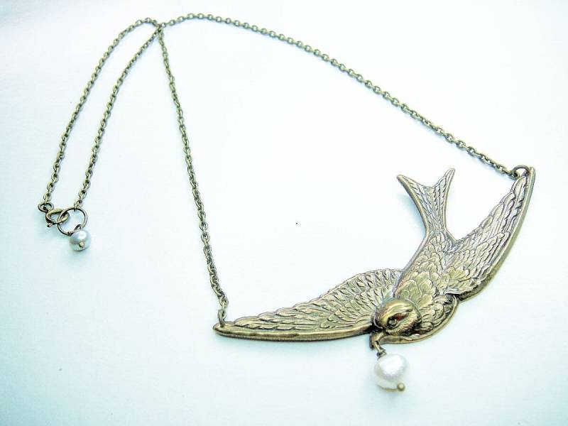 Vogel Mit Perle Kollier Statement - Macht Ein Tolles Geschenk Für Frauen, Schwestern Und Beste Freunde von ScienceKitty