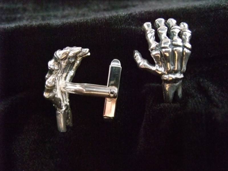 Skelett Hand Manschettenknöpfe Mit Knebelverschluss Clips Geliefert. Handgefertigt Aus Sterling Silber von ScoojooJewellery