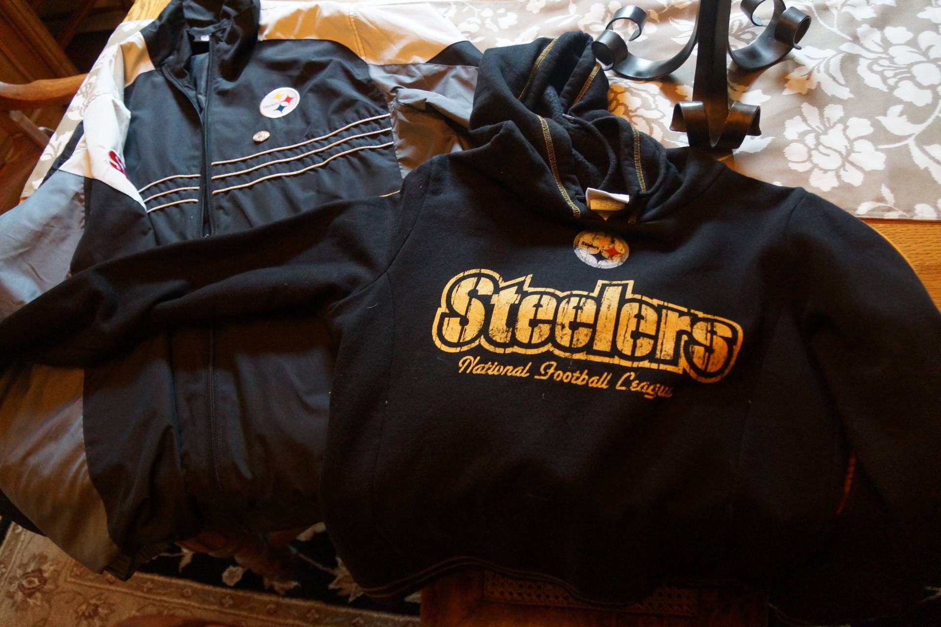 steelers Jacke Und Kapuzenpullover steelers Jacke Und Kapuzenpullover von ScoreSportsDecorLLC