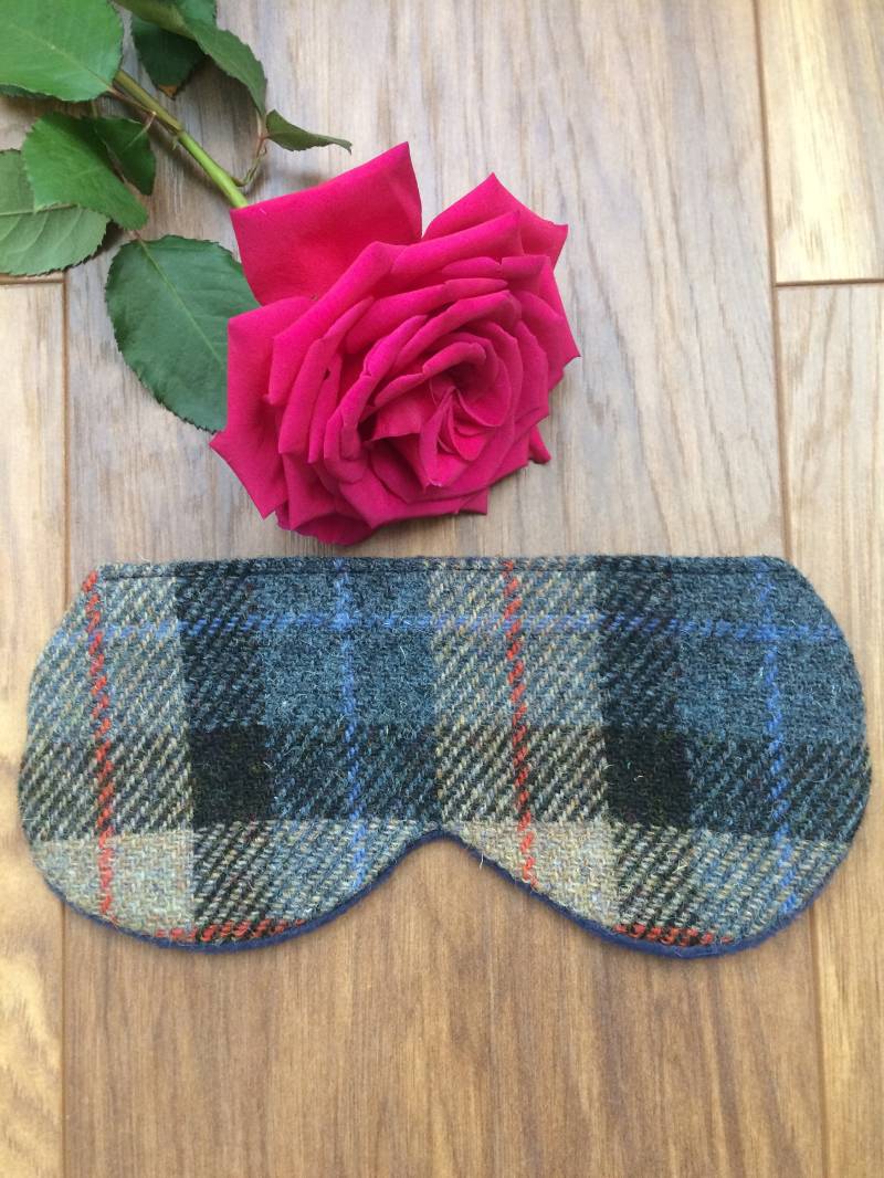 Harris Tweed Eye Mask Made in Scotland Woman Gift Man Travel Accessory von Scotswhahae