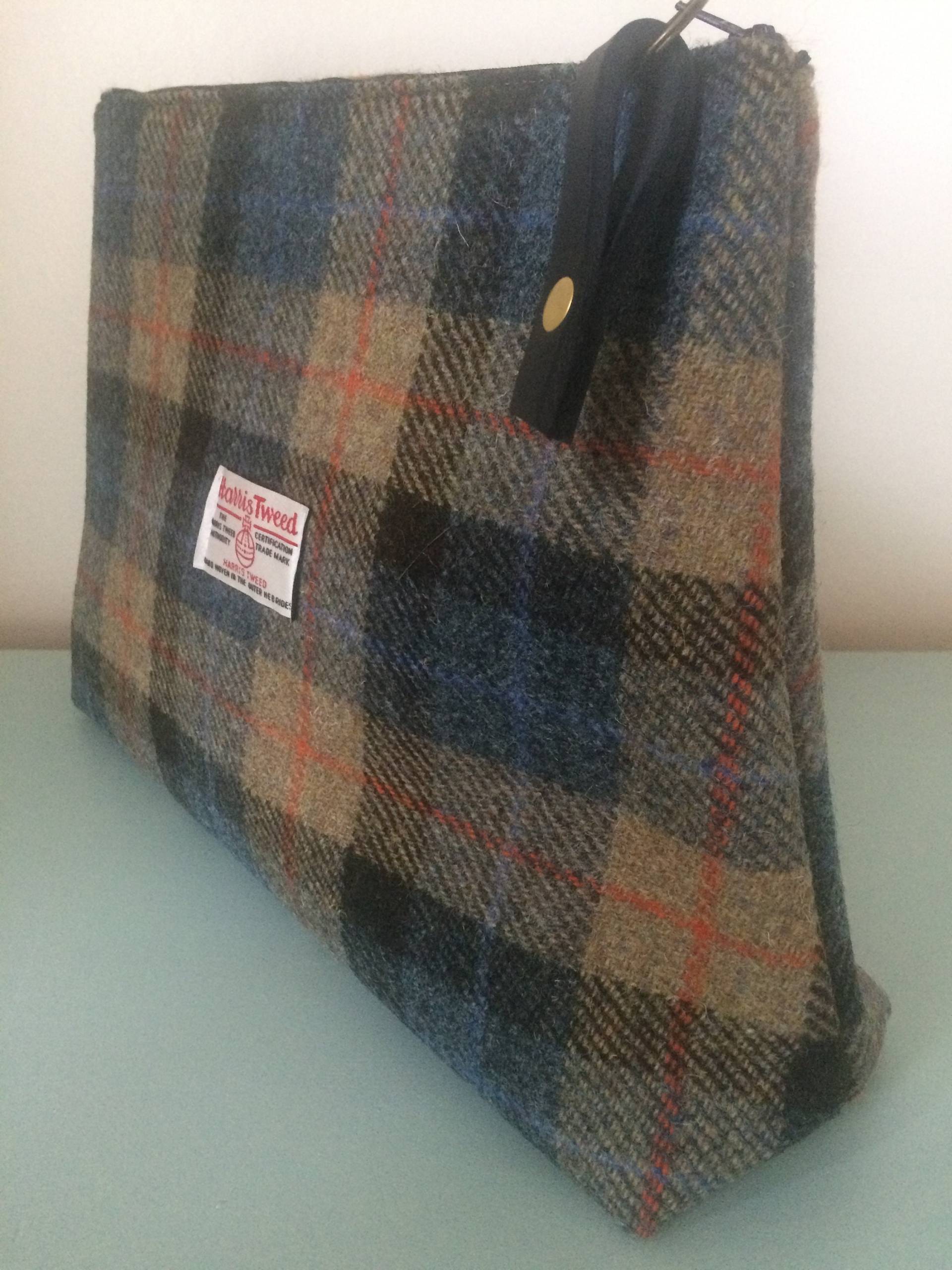 Harris Tweed Mans Wash Bag Shave Toiletry Sponge Groomsmen Gift Wedding Tartan Made in Scotland Harris Tweed Mans Wash Bag Shave Toiletry Sponge Groomsmen Gift Wedding Tartan Made in Scotland von Scotswhahae