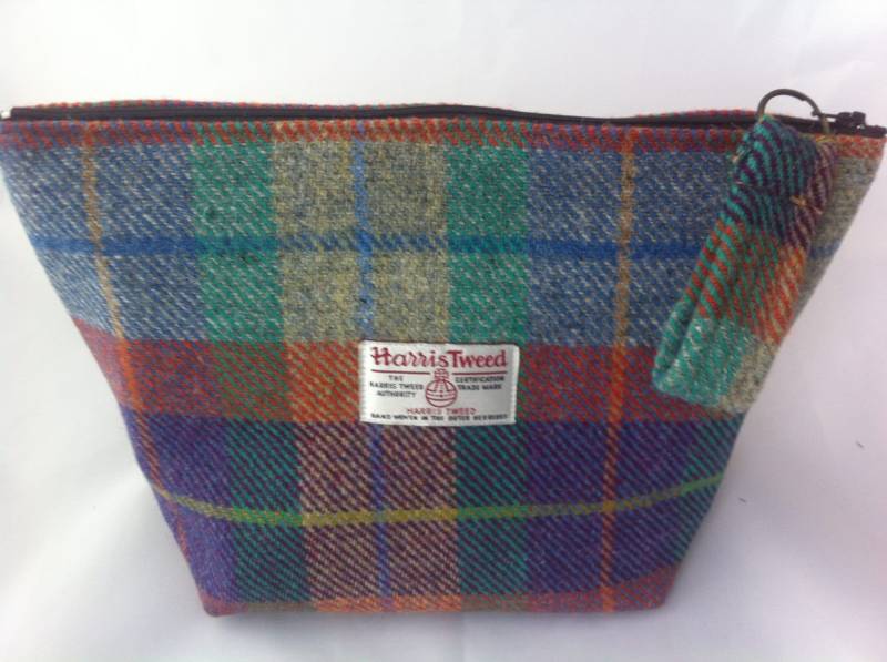 Women's Harris Tweed Wash Bag Toiletry Sponge Bridesmaids Gift Tartan Woman's Scottish Gift Women's Harris Tweed Wash Bag Toiletry Sponge Bridesmaids Gift Tartan Woman's Scottish Gift von Scotswhahae