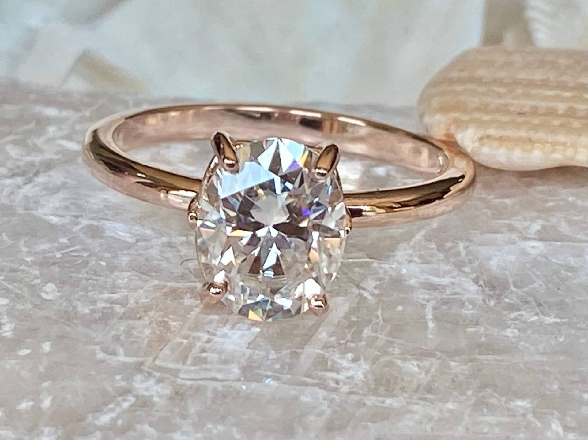 Oval Moissanite Verlobungsring, Solitär 2 Karat Konfliktfrei von ScottBonomoDiamonds