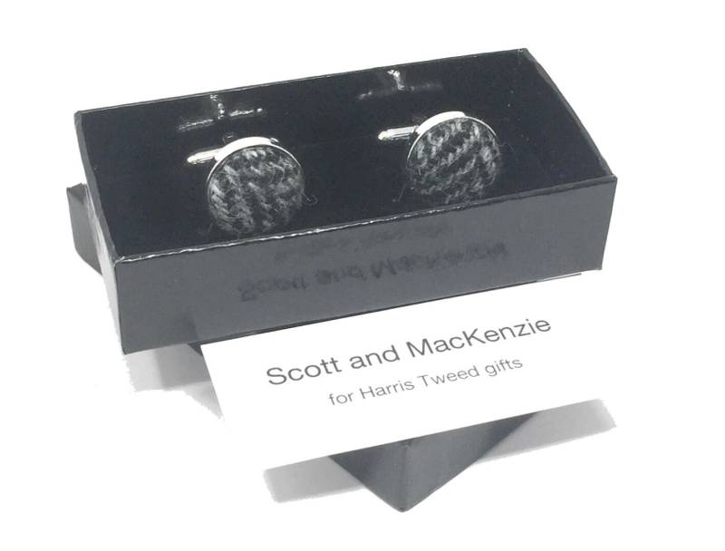 Harris Tweed Manschettenknöpfe in Schwarz Fischgrat Und Silber Plated Handarbeit von ScottandMacKenzie