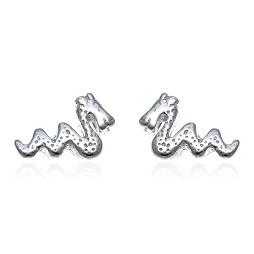 Alexander Castle 925 Sterling Silber schottische Loch Ness Monster Ohrringe – 9 mm x 7 mm Ohrstecker mit Schmuck-Geschenkbox – schottische Geschenke für Frauen, Mädchen, Teenager, Sterling Silber von Alexander Castle