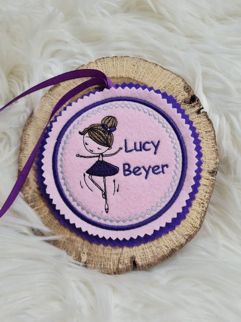 Ballerina. Individuell Gestickter Button Für Die Schultüte Oder Büchertasche von Scottonmade
