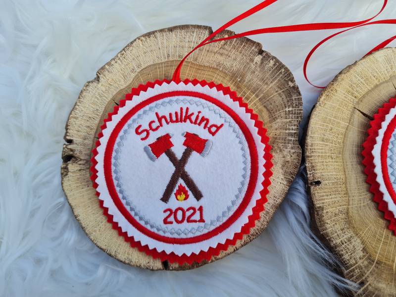 Feuerwehr-Axt. Individuell Gestickter Button Für Die Schultüte Oder Büchertasche Feuerwehr-Axt. Individuell Gestickter Button Für Die Schultüte Oder Büchertasche von Scottonmade