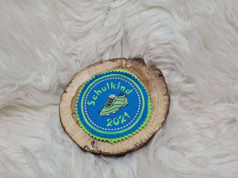 Fussballschuh. Individuell Gestickter Button Für Die Schultüte Oder Büchertasche von Scottonmade