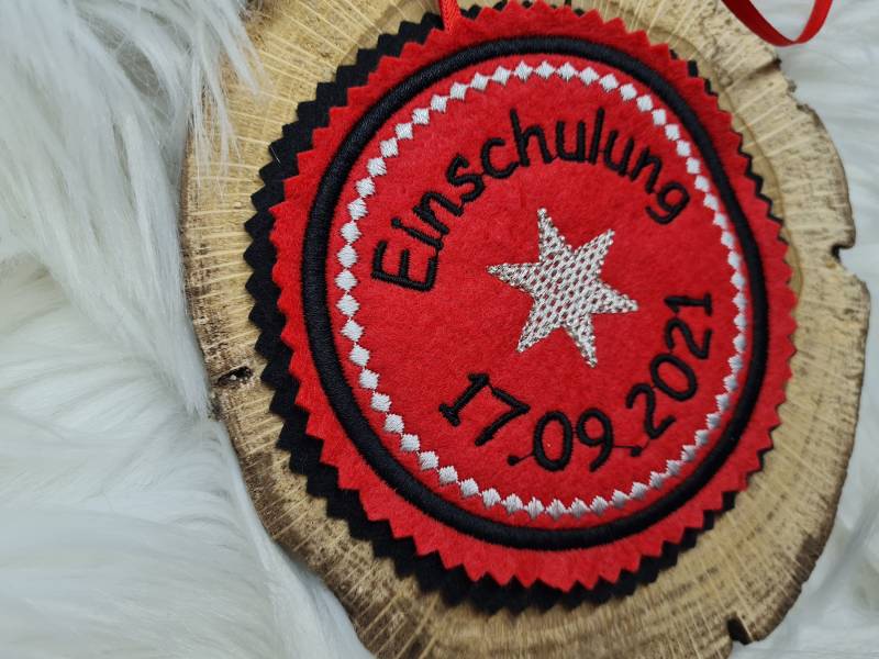 Große Sterne. Individuell Gestickter Button Für Die Schultüte Oder Büchertasche Große Sterne. Individuell Gestickter Button Für Die Schultüte Oder Büchertasche von Scottonmade