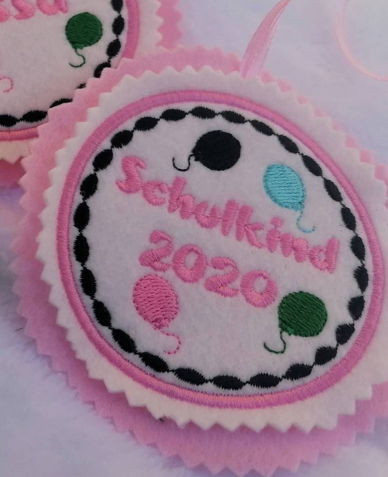 Luftballon. Individuelll Gestickter Button Für Die Schultüte Oder Büchertasche Luftballon. Individuelll Gestickter Button Für Die Schultüte Oder Büchertasche von Scottonmade