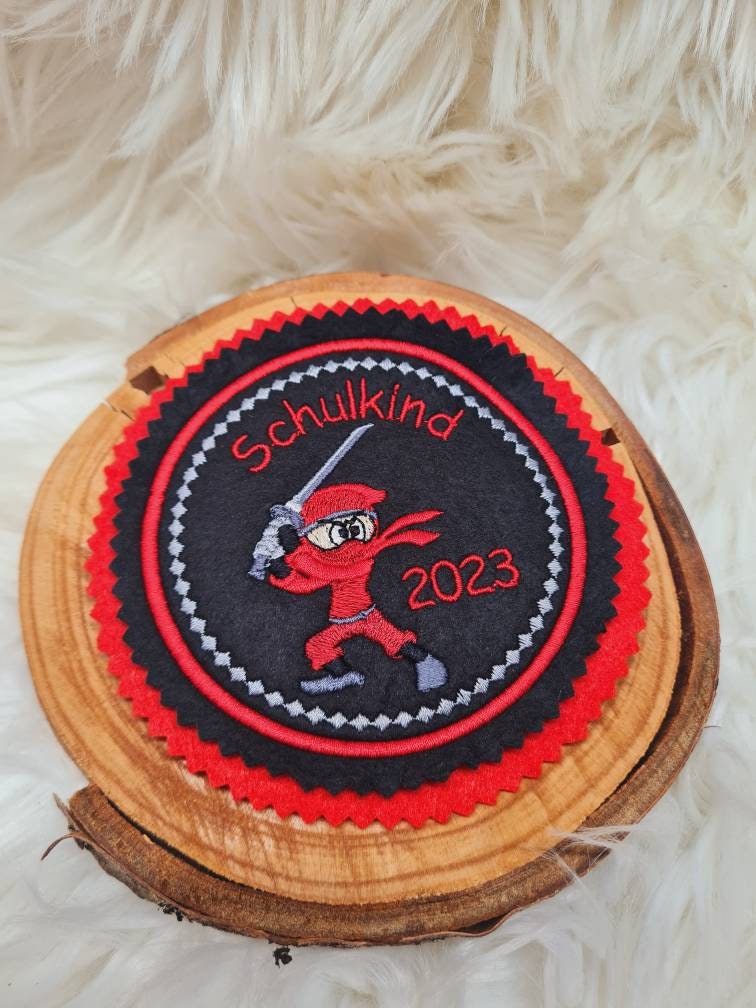 Ninja. Individuell Gestickter Button Für Die Schultüte Oder Büchertasche Ninja. Individuell Gestickter Button Für Die Schultüte Oder Büchertasche von Scottonmade