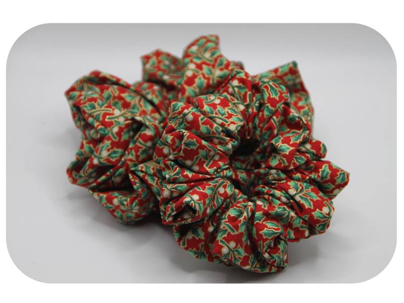 Scrunchies Weihnachten | Roter Scrunchie Mit Weihnachtlichen Zweigen in Zwei Größen/000039 von ScrapbookingTati