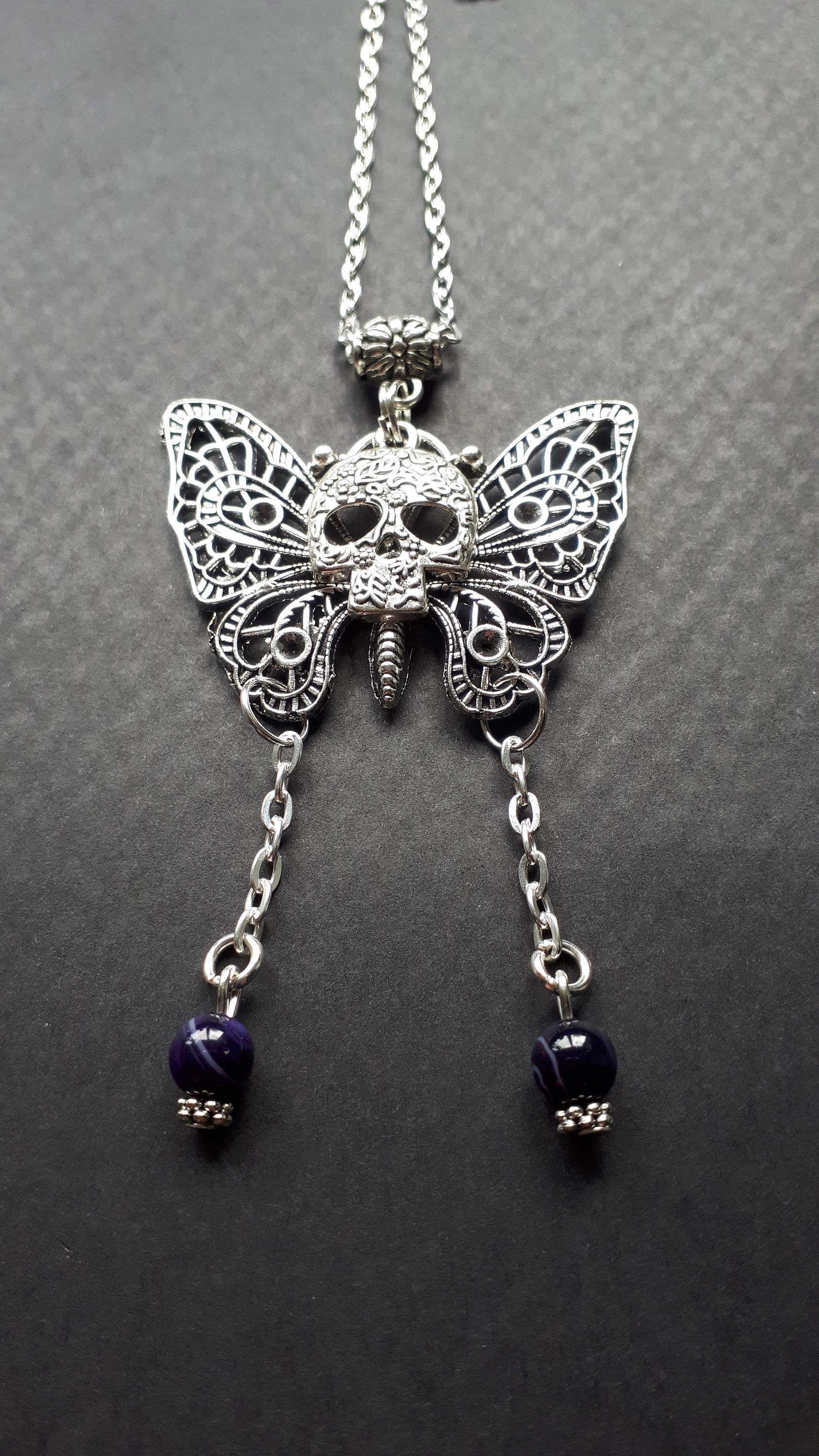 Schmetterling Schädel Anhänger Filigrane Geflügelte Halskette Mit Achat Perlen Schmetterling Schädel Anhänger Filigrane Geflügelte Halskette Mit Achat Perlen von ScreaminVixenDesigns