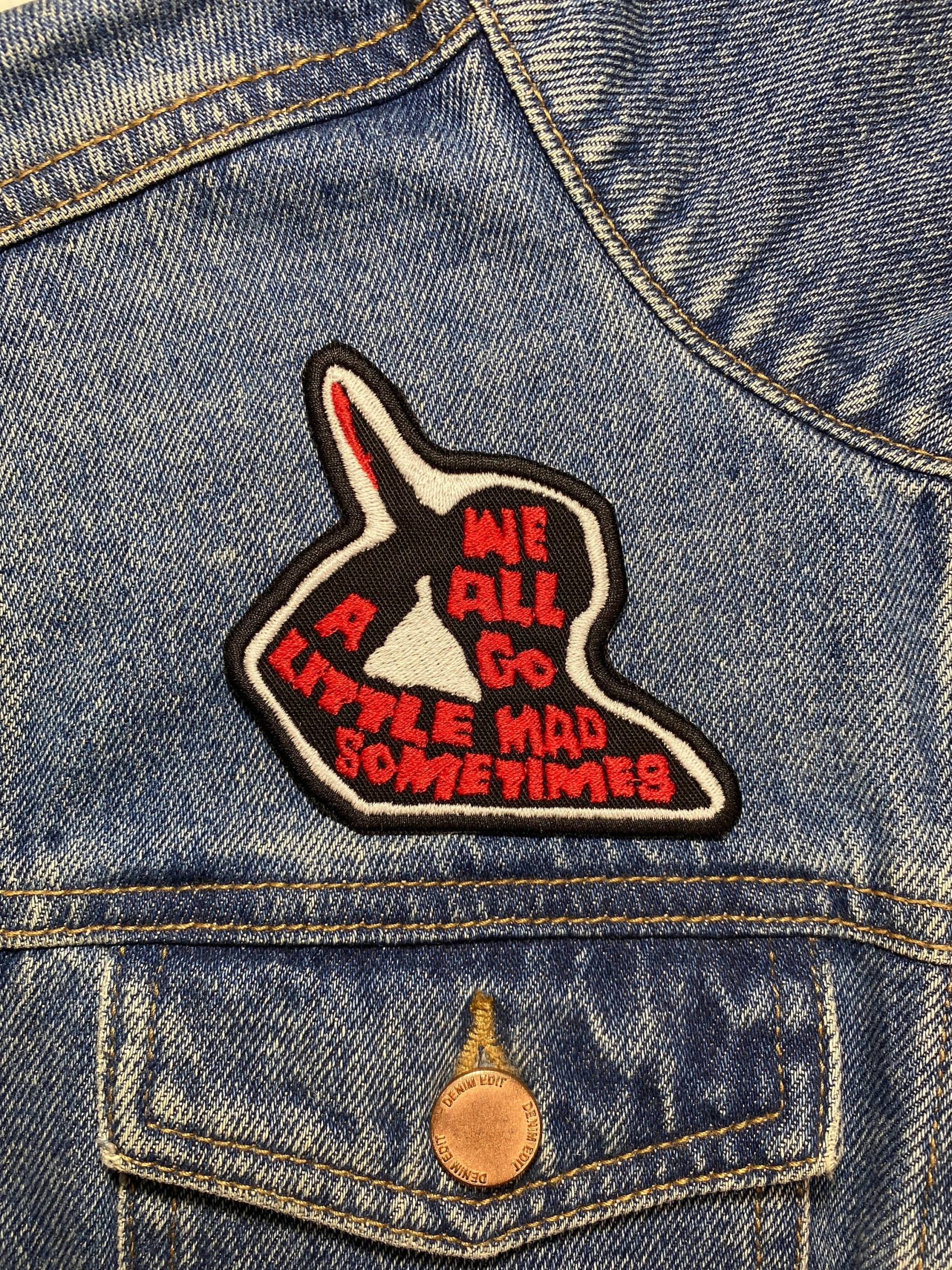 We All Go A Little Mad Aufnäher Zum Aufbügeln von Screen13Shop