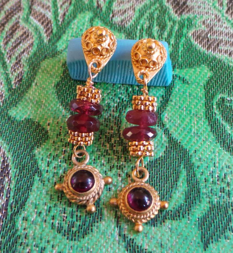 Rubin Und Granat Ohrringe in 22 Karat Vermeil Fassungen, Ohrstecker Rubin Und Granat Ohrringe in 22 Karat Vermeil Fassungen, Ohrstecker von ScreenGems333