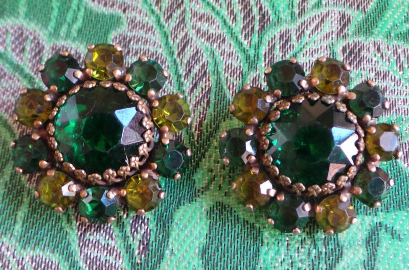 Glamour Grüne Diamante Ohrclips, Markiert Weiss, 1950Er Jahre Sammlerschmuck von ScreenGems333