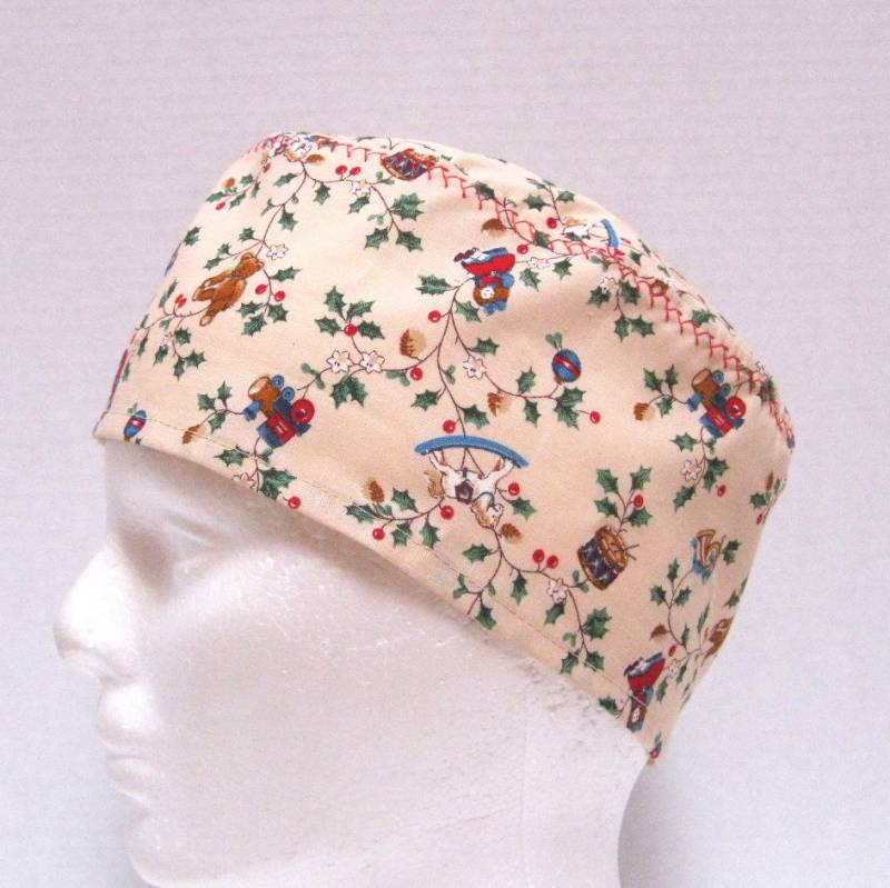 Weihnachts-Chirurgenhut Toys & Holly Print, Klettverschluss von ScrubHatStore
